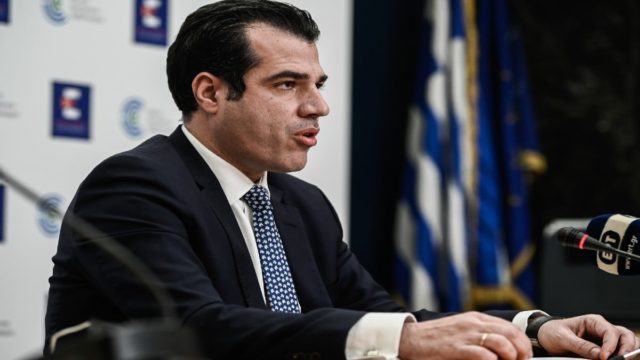 Κορωνοϊός – Πλεύρης: Ολική αλλαγή πλεύσης για τη χρήση μάσκας – Τι αναμένεται να ανακοινωθεί