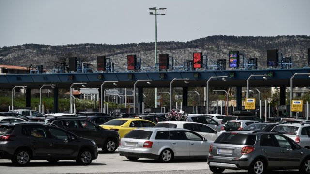 Η μεγάλη επιστροφή των Αθηναίων: Πολλή η κίνηση στους δρόμους – Επιστρέφουν μαζικά οι εκδρομείς του Πάσχα (photo)