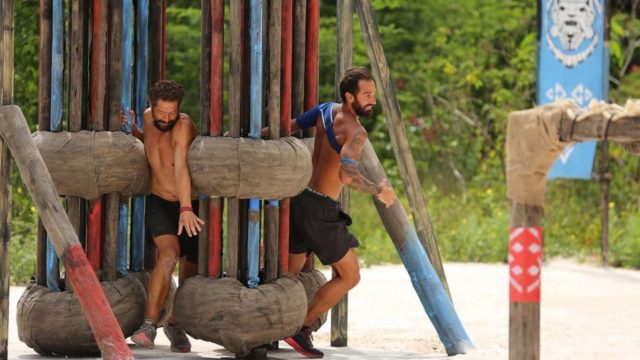 Survivor spoiler 15/04: «Άντε γ@μ@σ@@ ρε γελοίε» – Πλακώθηκαν άσχημα το πρώτο βράδυ μετά την ένωση στην ίδια παραλία