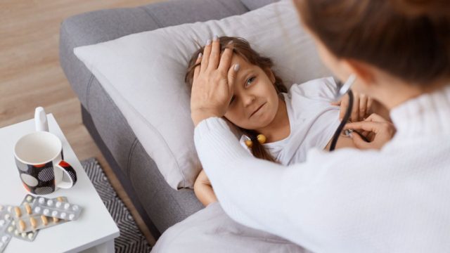 Συναγερμός για τους γονείς – Ηπατίτιδα στα παιδιά: Δεν την καλύπτουν τα υπάρχοντα εμβόλια – Τα έξι συμπτώματα (video)