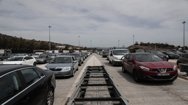 Στο “κόκκινο” η Αθηνών-Κορίνθου: Σε εξέλιξη η μεγάλη “Έξοδος” του Πάσχα