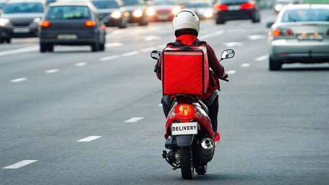 Του έστησαν ενέδρα για να του κλέψουν τις πίτσες – Το απίστευτο συμβάν με ντελιβερά στον Βόλο