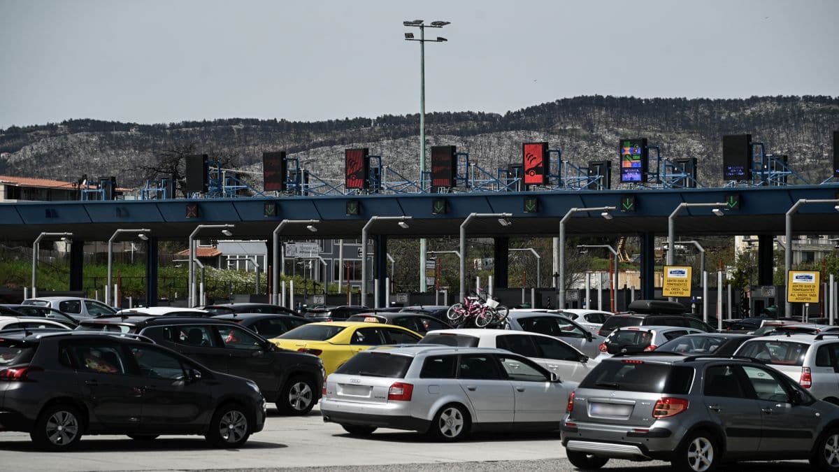 Έξοδος Πρωτομαγιάς: Άρχισε η μεγάλη απόβαση – Αυξημένη κίνηση στο λιμάνι του Πειραιά