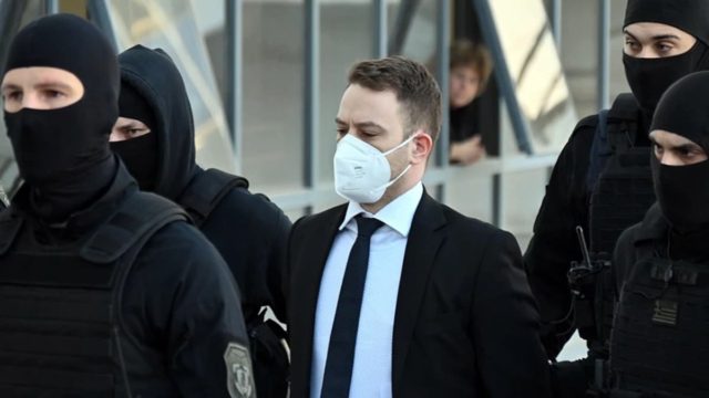 Έγκλημα στα Γλυκά Νερά: Στα δικαστήρια ο κουστουμαρισμένος Μπάμπης Αναγνωστόπουλος – «Να σαπίσεις στη φυλακή» (video)