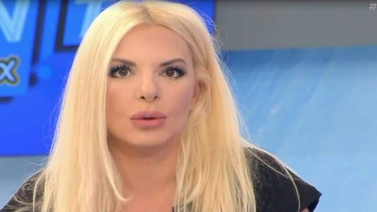 Σούσουρο με την εικόνα της Αννίτας Πάνια: Η φωτογραφία και ο «χείμαρρος» αντιδράσεων