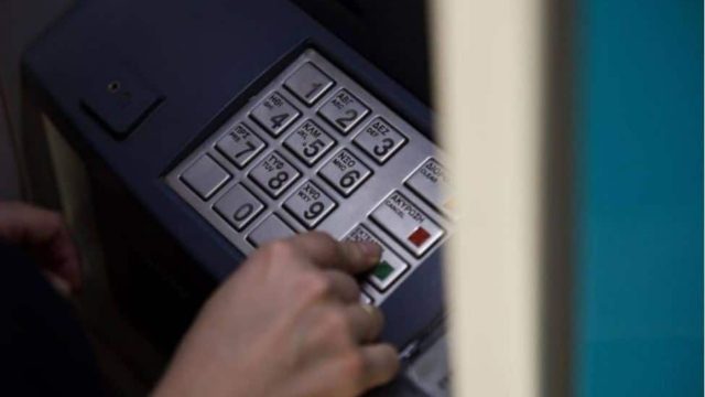 Απάτη στα ΑΤΜ: Αν πατήσετε να κατεβάσετε 600 ευρώ τότε…