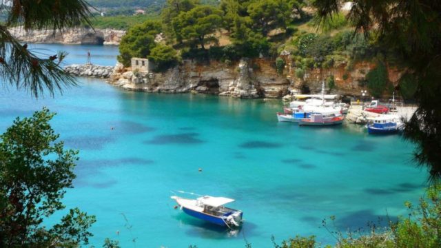 Ούτε 25 ευρώ την μέρα: 8 “άγνωστα” νησιά της Ελλάδος που μαγεύουν!
