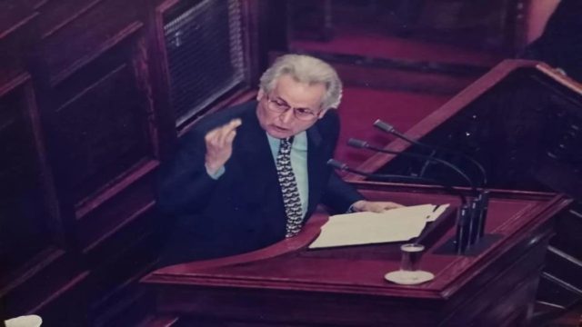 Πέθανε ο Ιωάννης Καρακώστας