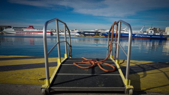 Τραγωδία στον Πειραιά: Ανασύρθηκε νεκρός άνδρας που έπεσε στη θάλασσα