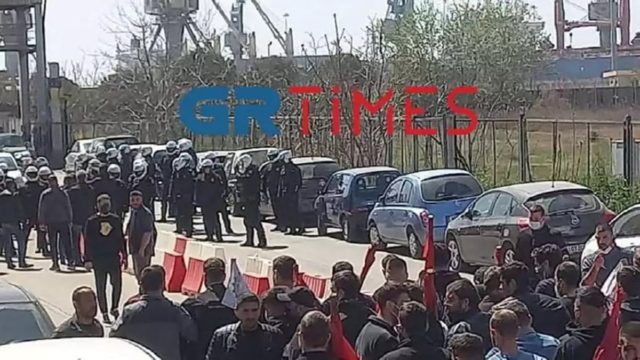 Χαμός στην Θεσσαλονίκη: Ένταση και χημικά στο λιμάνι – Αναφορές για προσαγωγές διαδηλωτών