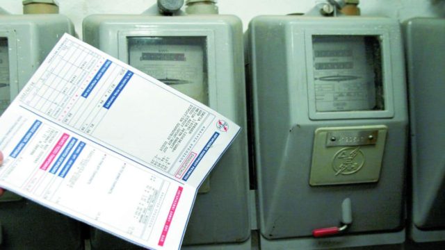 Σάλος με ΔΕΗ: «Κόβουν» το ρεύμα σ’ όσους δεν έχουν να πληρώσουν τους υπέρογκους λογαριασμούς!