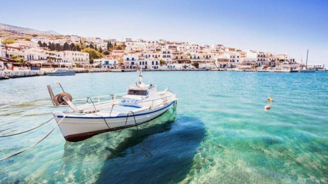 Κανονίζετε καλοκαιρινές διακοπές; 20 κουκλίστικα νησιά από 30 ευρώ την ημέρα!