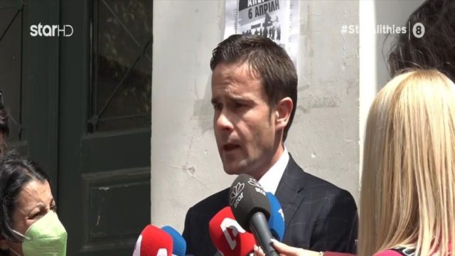 Νεκρά παιδιά στην Πάτρα: «Είναι πεπεισμένος ότι ο θάνατος της Τζωρτζίνας οφείλεται σε εγκληματική ενέργεια» – «Απασφάλισε» ο δικηγόρος του Μάνου (Video)
