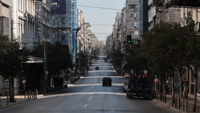 Η φωτογραφία της ημέρας: Έρημη πόλη η Αθήνα το Πάσχα