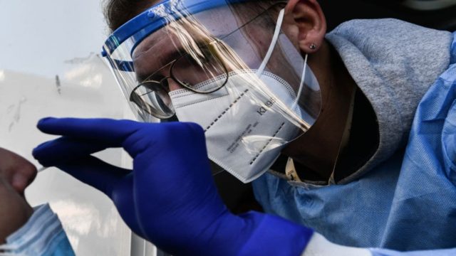 Κορωνοϊός: 11.487 νέα κρούσματα – 43 νέοι θάνατοι