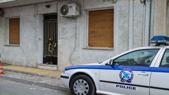 Νεκρά παιδιά στην Πάτρα: «Ντου» της αστυνομίας στο σπίτι της Ρούλας Πισπιρίγκου – Τι ψάχνουν οι Αρχές (video)