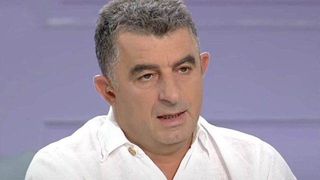 Γιώργος Καραϊβάζ: Αυτός είναι ο γιος του αδικοχαμένου δημοσιογράφου, Δημήτρης (photos)