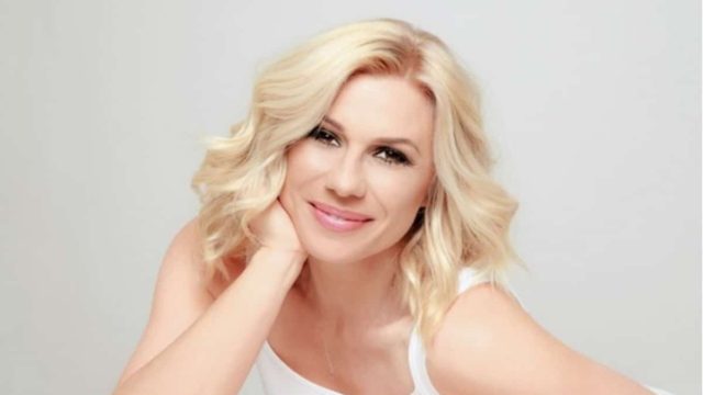 «Το ήξεραν άλλοι πριν από εμένα…» – Η εξομολόγηση της Κατερίνας Καραβάτου για τον πρώτο χωρισμό πριν από τον Κατσούλη