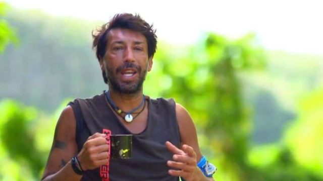 Survivor 5 – Κωνσταντίνος Εμμανουήλ: Νέα καρφιά – «Ο κουμπάρος την κουμπάρα… θα δούμε τις επόμενες μέρες»
