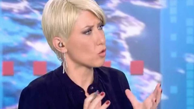 Την ξεφτίλισε στο πανελλήνιο: Χαμός με τη Σία Κοσιώνη – «Αυτό που κάνετε είναι ανήθικο…» (Video)