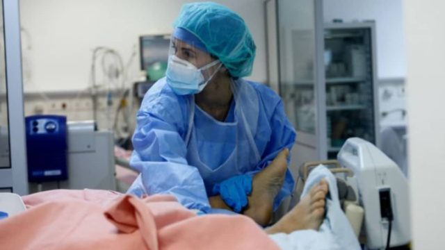 Κορωνοϊός: 18.425 νέα κρούσματα σήμερα – 62 θάνατοι και 365 διασωληνωμένοι