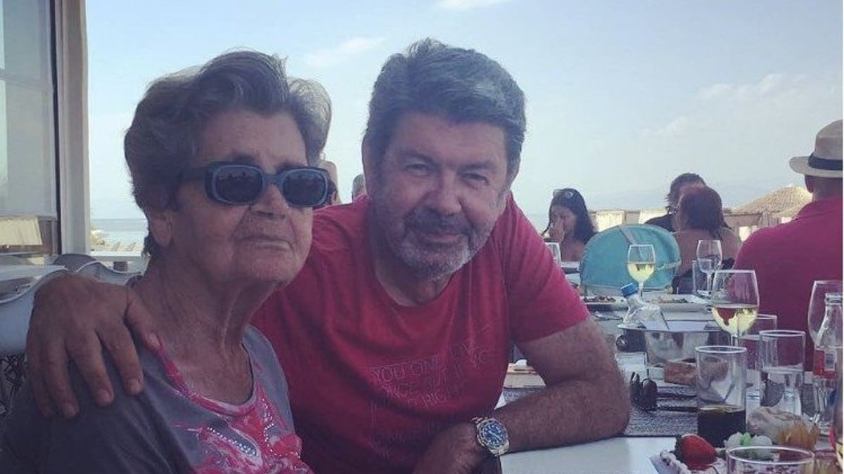 Μπελάδες για τον Γιάννη Λάτσιο: «Βρες γυναίκα να παντρευτείς…» τον διατάζει η μητέρα του (photo)