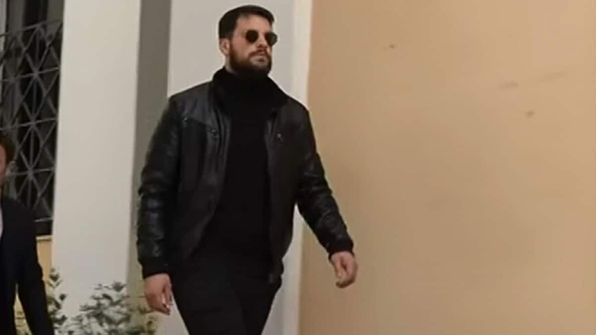 Αναλύτρια λόγου «αποκρυπτογραφεί» τον Μάνο Δασκαλάκη: Τα «σκοτεινά» σημεία και η ερμηνεία τους