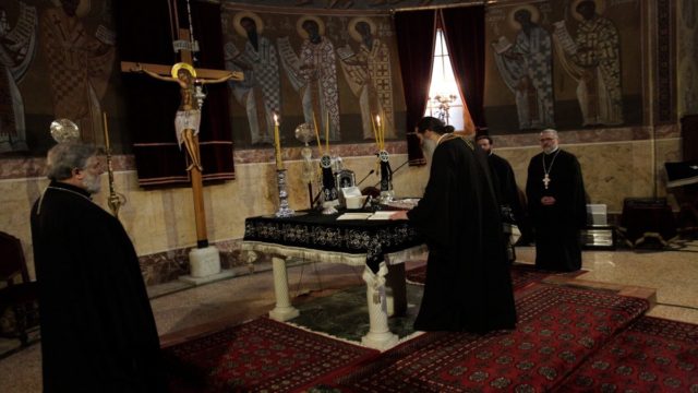 Μεγάλη Τρίτη: Πού είναι αφιερωμένη η μέρα – Το τροπάριο της Κασσιανής, τα τάλαντα & οι Δέκα Παρθένες