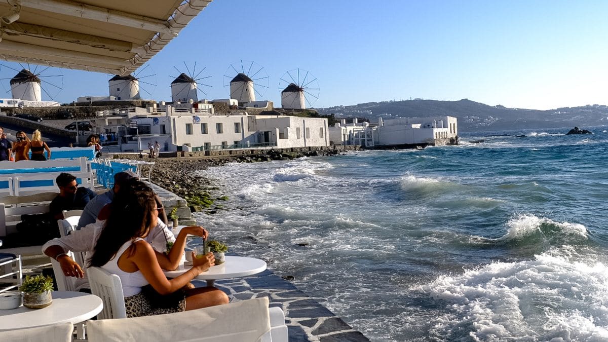 Ποσά που προκαλούν ζάλη: Ζητάνε 26.000 ευρώ τη σεζόν για μια γκαρσονιέρα από εργαζόμενους στην Μύκονο!