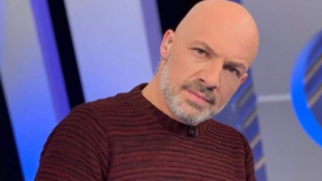 Νέα ανατροπή στον ΣΚΑΪ για τον Νίκο Μουτσινά – «Καμπανάκι» για τον παρουσιαστή