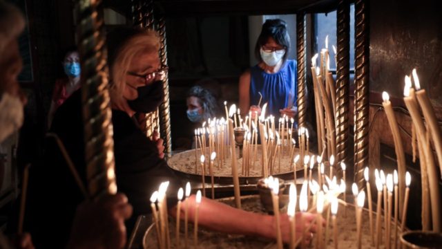 Πάσχα: Τα μέτρα για τον κορωνοϊό που θα ισχύσουν τη Μεγάλη Εβδομάδα – Τι ισχύει για εκκλησίες και διασκέδαση
