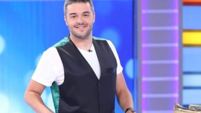 «Μαμάκιας» ο Πέτρος Πολυχρονίδης: Δείτε το πρόσωπό της για πρώτη φορά (photo+video)