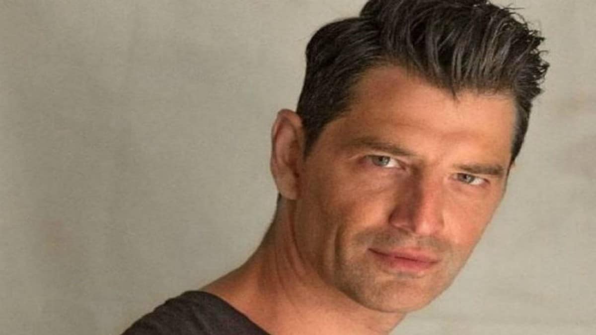 Αυτό είναι το συγκλονιστικό ατύχημα του Σάκη Ρουβά επί σκηνής που έχει μείνει στην ιστορία