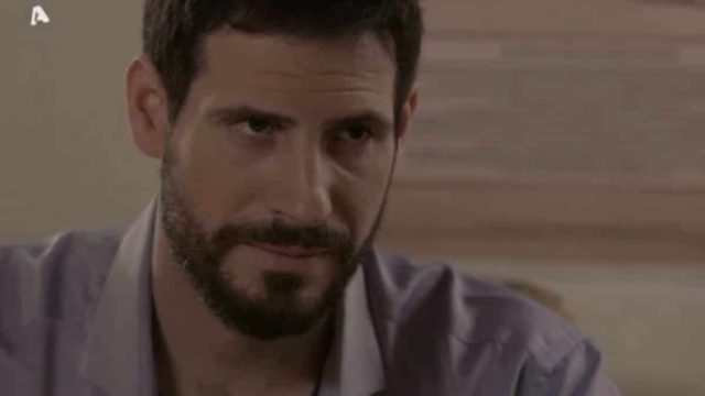 Σασμός: Ο πόλεμος τώρα ξεκινάει – Ο Άγγελος αποκαλύπτει μπροστά σε όλο το χωριό την αλήθεια (video)