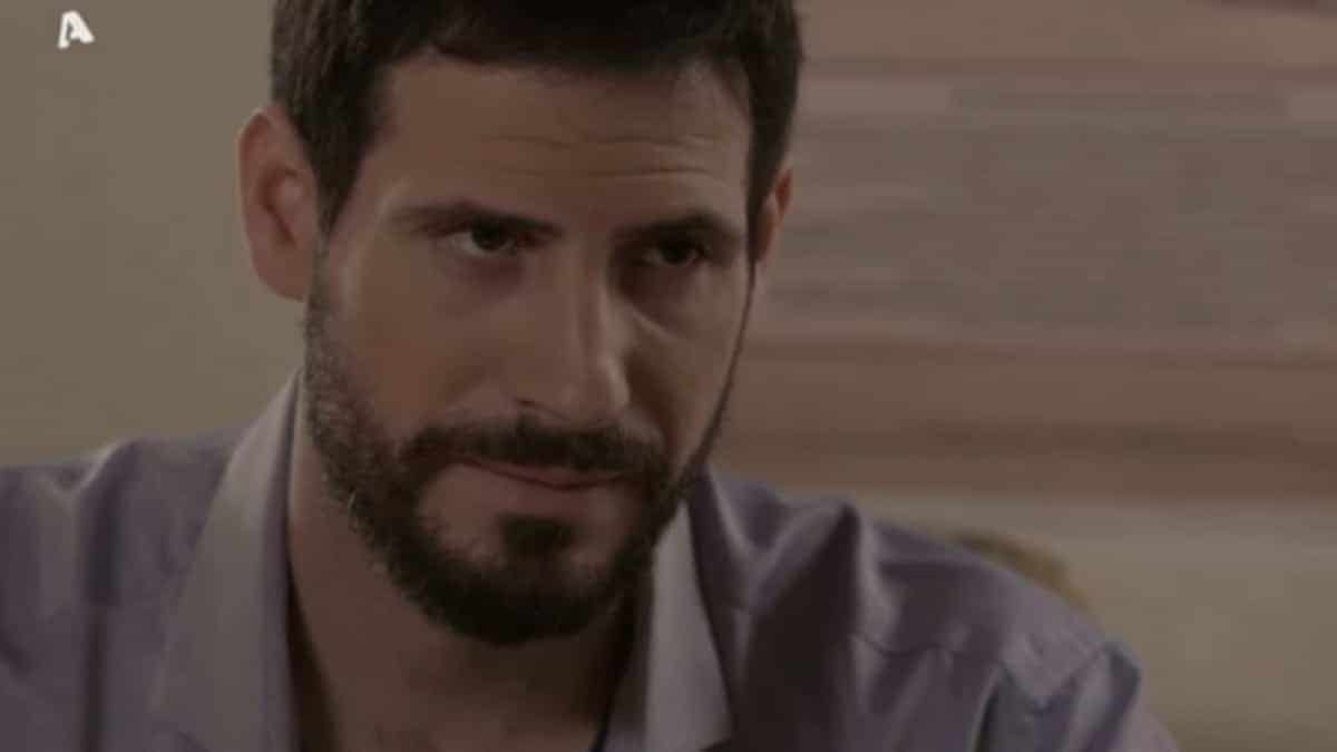 Σασμός: Ο πόλεμος τώρα ξεκινάει – Ο Άγγελος αποκαλύπτει μπροστά σε όλο το χωριό την αλήθεια (video)