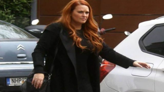 Μαυροφορούσα, άβαφη και ατημέλητη η Σίσσυ Χρηστίδου μετά τον χωρισμό!