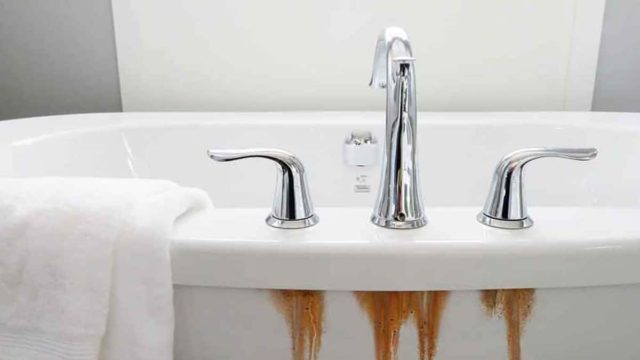 Πείτε «bye-bye» στην σκουριά: 4 φυσικοί τρόποι να την εξαφανίσετε μια και καλή!