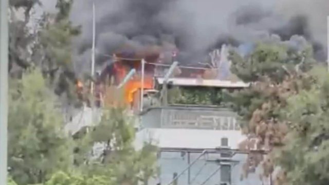 Συναγερμός: Μεγάλη φωτιά στο Skyfall στο κέντρο της Αθήνας!