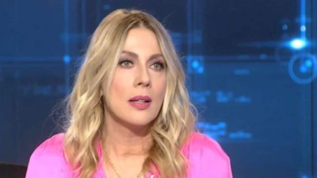 Σμαράγδα Καρύδη: “Ο λόγος που δεν έγινα μητέρα είναι επειδή…” – Στον αέρα της εκπομπής ο Θοδωρής Αθερίδης