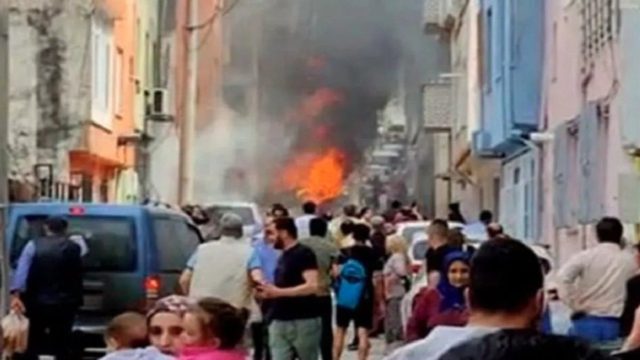 Τραγωδία στην Τουρκία: Δύο νεκροί από πτώση αεροσκάφους σε κατοικημένη περιοχή