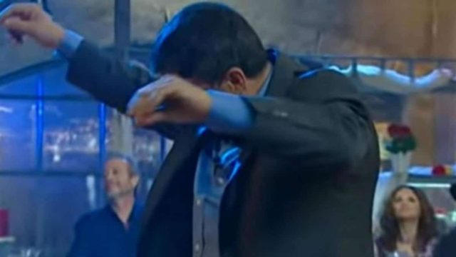 Όταν μεράκλωσε ο Σπύρος Παπαδόπουλος: Το «ασήκωτο» ζεϊμπέκικο με πάνω από 600.000 προβολές!
