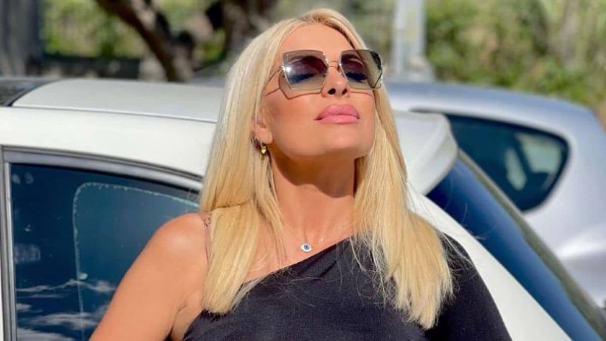 Γιατί η Ελένη Μένεγακη πήρε 10 κιλά; Η πρώτη φωτογραφία με μαγιό για φέτος