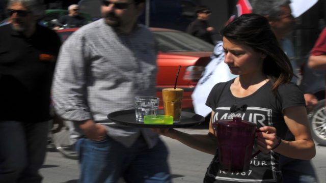 «Πικρός» καφές το καλοκαίρι: Νέος γύρος ανατιμήσεων – Η επέλαση της ακρίβειας φέρνει ξανά αύξηση από Ιούνιο (video)
