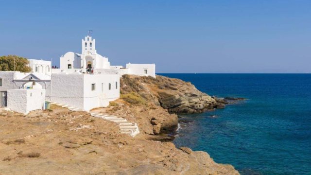 Γραφικό, πανέμορφο και οικονομικό: Αυτό είναι το νησί του Αιγαίου που αποτελεί hot καλοκαιρινό προορισμό!