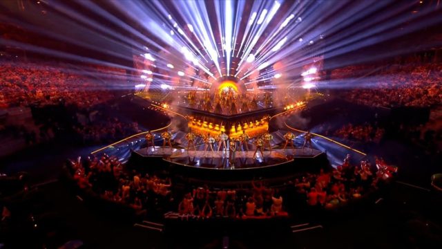 Σάλος στη Eurovision: Σεξουαλικό σκάνδαλο στον μουσικό διαγωνισμό – Εθελόντριες κατηγορούν χορευτές για ανεπιθύμητα αγγίγματα