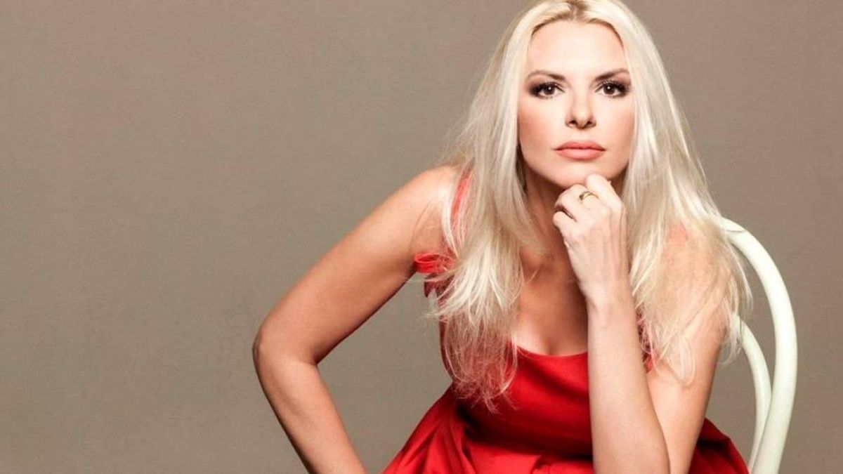 Ανέμελη και casual στην αυλή του σπιτιού της η Αννίτα Πάνια – Η σπάνια ανάρτηση με εμφάνιση που δεν μας έχει συνηθίσει