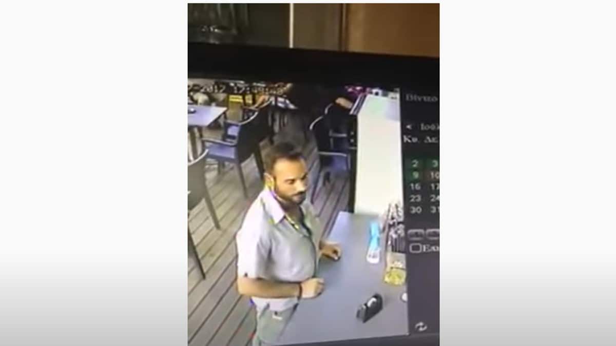 Τον κάνανε τσακωτό: Κρυφή κάμερα τον έπιασε να κλέβει τα tips των σερβιτόρων και του μαγαζιού