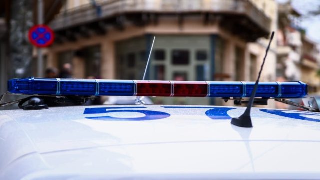 Συναγερμός στη Λάρισα: Γονιός έστειλε στο νοσοκομείο δασκάλους του γιου του