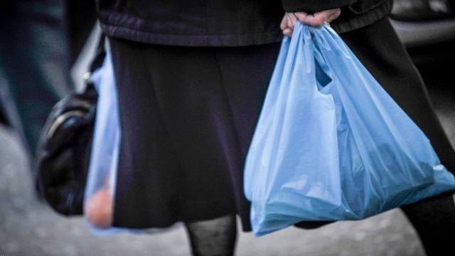 «Φόρος ανακύκλωσης» σε προϊόντα με πλαστική συσκευασία – Τι αλλάζει από 1η Ιουνίου