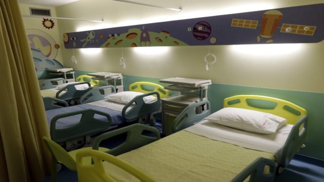 Οξεία ηπατίτιδα σε παιδιά: Επισημοποιήθηκαν τα τρία κρούσματα στην Ελλάδα – Τα συμπτώματα που παρουσίασαν (video)